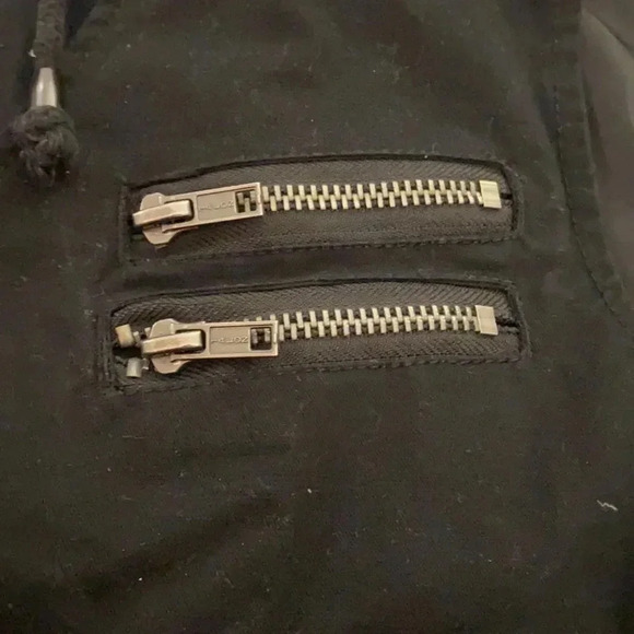 🕺🏼2 for $20 Youth's Guess Vest🕺🏼 - Picture 7 of 8